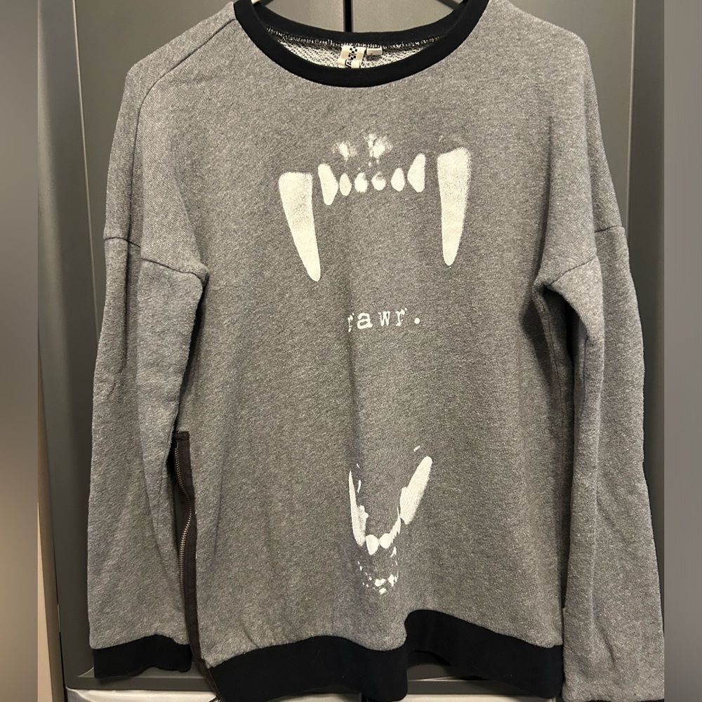 Ladies Vans lighter weight sweatshirt size medium